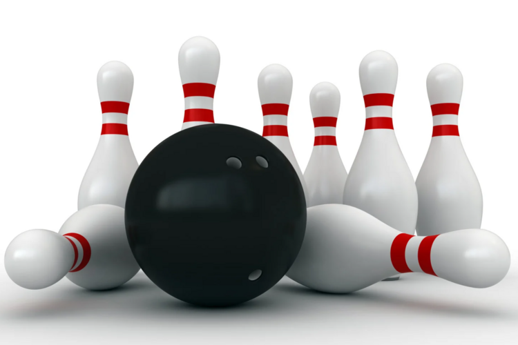 Auf diesem Bild sind Kegel und eine Lochkugel zu sehen.